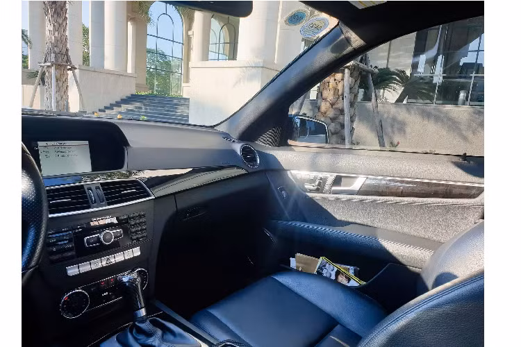 Tất nhiên, lựa chọn chơi xe sang đời cũ người mua nên phải dự trù một khoản chi phí để dành cho việc bảo dưỡng, sửa chữa, thay thế phụ tùng (đến hạn) để xe vận hành ổn định và tin cậy hơn. Chi phí dự trù để chăm sóc xe thấp hoặc cao còn phụ thuộc vào độ “chất” của xe.