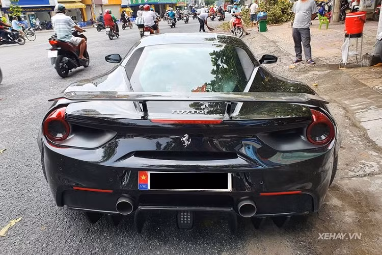 Được biết, siêu xe Ferrari 488 GTB bản độ đặc biệt này ban đầu thuộc về Evo Team - Hội siêu xe thứ 2 tại Việt Nam, xe đã từng vào Nam, ra Bắc nhiều lần, đổi chủ thường xuyên và tham gia nhiều sự kiện hội ngộ siêu xe toàn quốc. Ở thời điểm mới về nước năm 2018, chiếc 488 GTB này có giá lăn bánh là 18 tỷ đồng, chưa kể gói độ Liberty Walk trị giá 3 tỷ đồng. Sau đó, xe được Evo Team bán lại với giá khoảng 13 tỷ đồng.