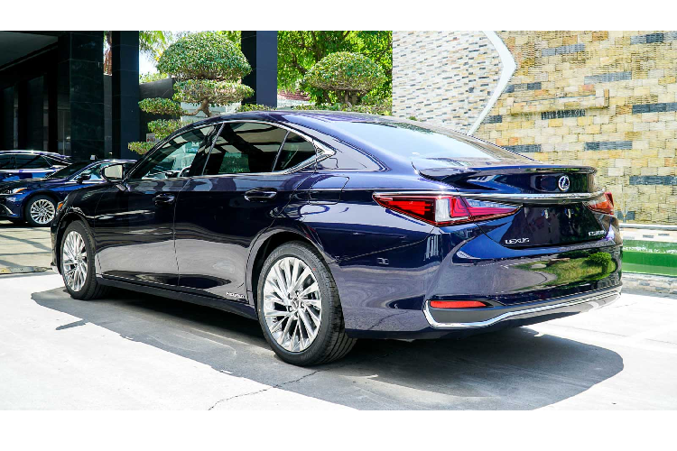 Xe đi kèm với 03 chế độ lái (Drive Mode) bao gồm: Bình thường (Normal), Tiết kiệm nhiên liệu (Eco) và Thể thao (Sport).