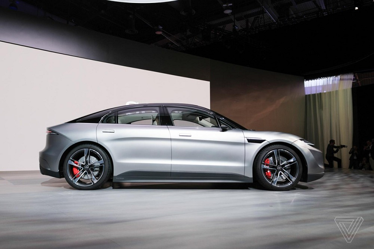 Được biết, hãng Sony đã nhờ đến sự giúp đỡ của những đối tác như Bosch, Continental, NVIDIA và Qualcomm để có thể phát triển xe điện Vision-S. Hiện chưa rõ hãng Sony có kế hoạch đưa mẫu xe concept này lên dây chuyền sản xuất thương mại hay không. 