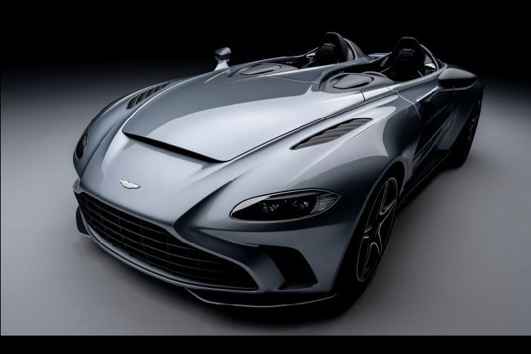 Với việc đại gia Hồng Kông đặt mua 2 trên tổng số 88 chiếc siêu xe Aston Martin V12 Speedster được sản xuất trên toàn thế giới sẽ sớm giúp các đại gia ở đây sở hữu 1 cặp siêu xe 2 chỗ ngồi không mui rất đình đám hiện nay. Chiếc còn lại chính là Ferrari Monza SP2 đến Hương Cảng cách đây không lâu.