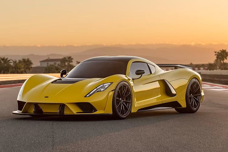 Theo một số nguồn tin, Hennessey Venom F5 sau khi ra mắt sẽ chỉ được sản xuất giới hạn đúng 24 chiếc trên toàn cầu. Trong đó, 12 chiếc sẽ dành riêng cho quê nhà nước Mỹ.