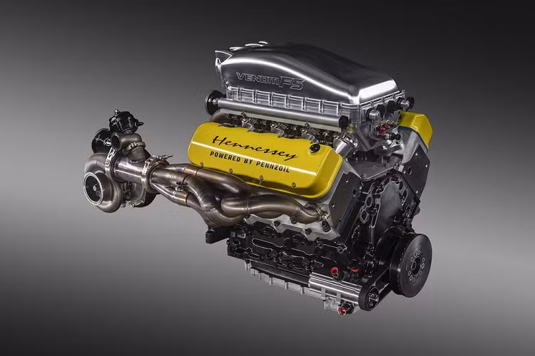 Nhờ sức mạnh khủng khiếp kể trên, mẫu siêu xe nước Mỹ có thể dễ dàng sở hữu tốc độ tối đa lên tới 500 km/h, vượt qua cả 2 đối thủ sừng sỏ là Bugatti Chiron Super Sport 300+ và SSC Tuatara.