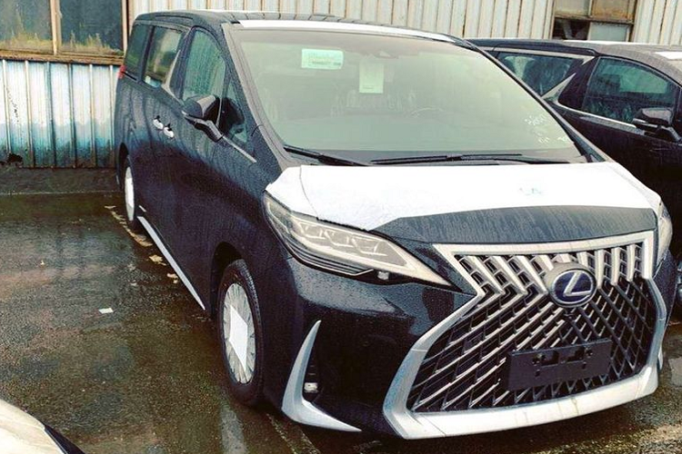 Mới đây, một đại lý tư nhân trong nước đã đưa ra thông tin sẽ nhập khẩu chiếc MPV hạng sang Lexus LM 300h mới. Theo một số nguồn tin, chiếc xe được thiết lập cấu hình chỉ 4 chỗ ngồi và sử dụng động cơ hybrid hiện đại. Hiện tại, Lexus Việt Nam chưa đưa ra thông báo gì về việc sẽ đưa mẫu MPV này về ra mắt công chúng trong nước.