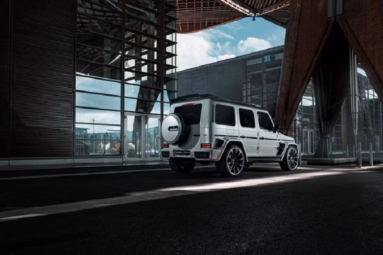 Mercedes-AMG G63 nguyên bản tăng tốc 0-96 km/h dưới 5 giây. Số liệu này trên Brabus 700 Widestar không được công bố nhưng chắc chắn sẽ nhanh hơn.