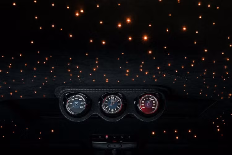 Bản độ Mercedes-AMG G63 của Brabus và Fostla sử dụng bộ mâm 24 inch Monoblock Z Platinum Edition cỡ lớn. Vòm bánh xe không chỉ tạo thêm vẻ hầm hố cho SUV mà còn làm nổi bật bộ la-zăng cực lớn của Brabus 700 Widestar.