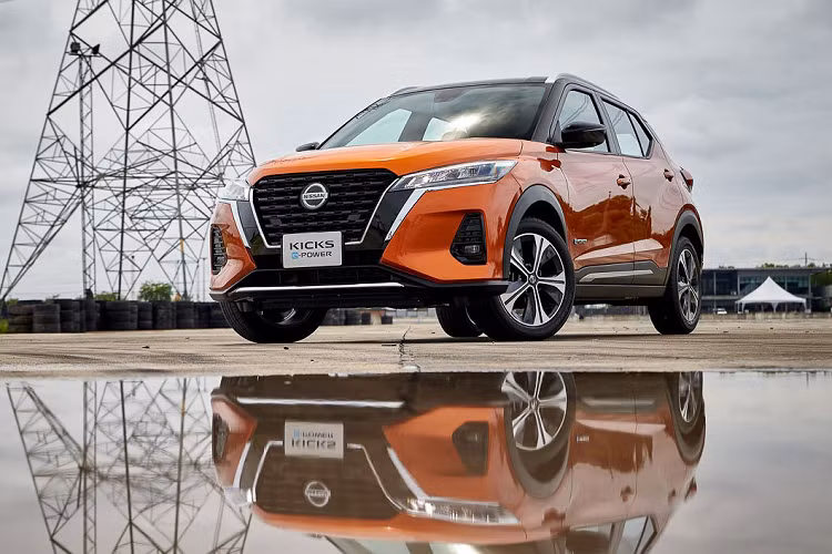 Mẫu xe crossover Nissan Kicks được giới thiệu lần đầu tiên vào năm 2016. Sau 4 năm tồn tại, mẫu xe này đã ra mắt bản nâng cấp giữa đời để cạnh tranh tốt hơn với các đối thủ cùng phân khúc.