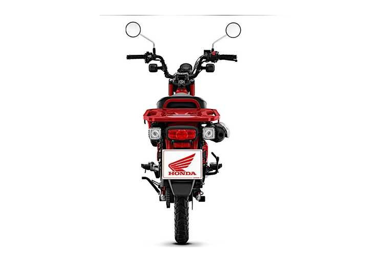 Các trang bị đáng chú ý khác trên Honda Trail 125 ABS 2021 còn có thể kể đến đèn pha tròn tích hợp đèn định vị ứng dụng công nghệ LED giúp tăng khả năng chiếu sáng. Đồng hồ nguyên bản của xe cũng có tạo hình tròn với màn hình kỹ thuật số dạng âm bản giúp tăng khả năng hiển thị.