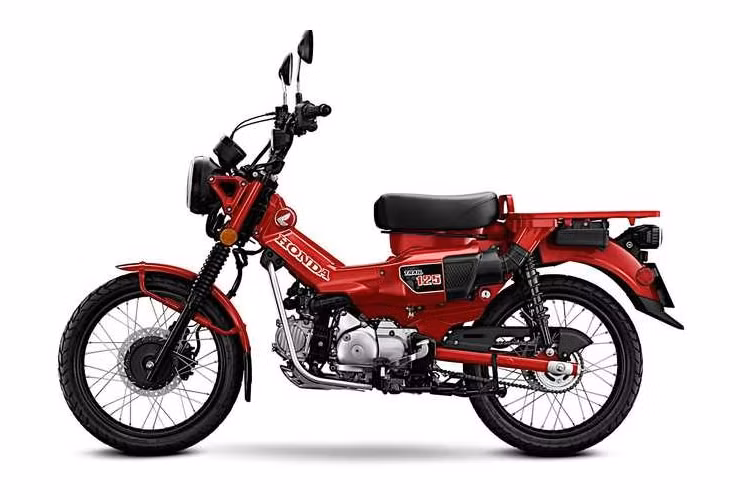 Đúng như cái tên của mình, xe máy Honda Trail 125 là phiên bản Cub dành cho việc đi offroad, đường mòn. Tổng thể xe mang kiểu dáng scrambler với tay lái cao, ống xả xe được vắt cao chạy dọc thân xe tương tự các mẫu scrambler cỡ lớn. Bên cạnh đó xe còn được trang bị hệ thống treo hành trình dài, bộ vành nan linh hoạt.