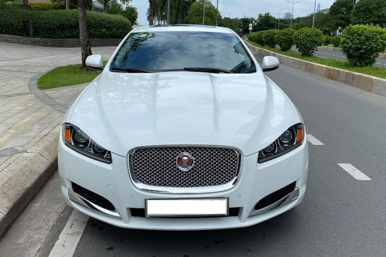 Giá bán Jaguar XF 2015 trong bài viết này khoảng 1,3 tỷ đồng, nó được xem là một lựa chọn dành cho những khách hàng cá tính, “chịu chơi” đang muốn trải nghiệm sedan hạng sang của Anh. Sẵn sàng “bỏ qua” các lựa chọn sedan hạng sang cỡ trung đã qua sử dụng của Đức và Nhật trong tầm giá.