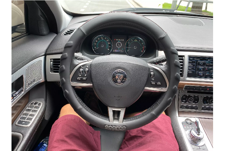 So với các đại diện đến từ Đức, dòng xe Jaguar XF không thực sự phổ biến bằng, khá kén người chơi. Trên thực tế, xe sang đời cũ mang thương hiệu “báo Anh” thường mất giá khá nhanh, và khó bán hơn so với các mẫu xe Đức hay xe Nhật.