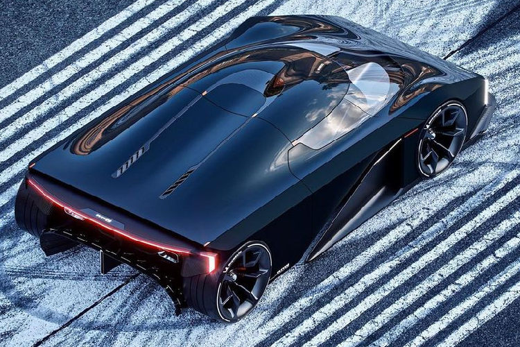 So với hai mẫu đàn anh là Koenigsegg Regera và Gemera, chiếc concept này sở hữu kích thước thon gọn hơn đáng kể. Nâng đỡ cho mẫu siêu xe này là một hệ khung gầm monocoque bằng sợi carbon trong khi sẽ chỉ có 3 chỗ ngồi xuất hiện.