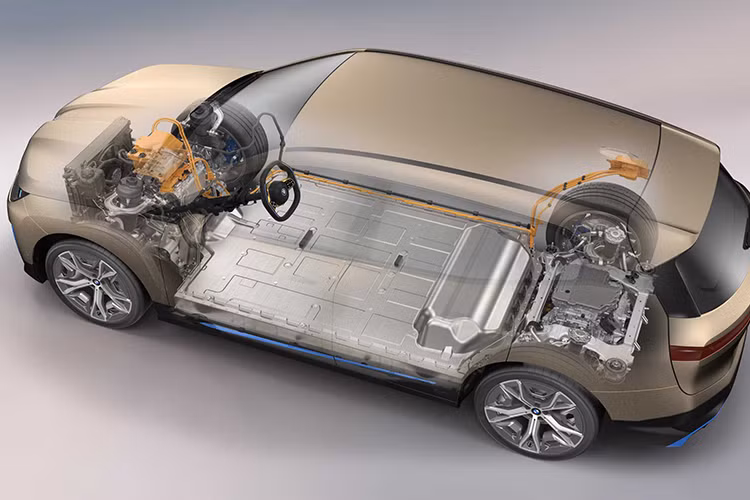 BMW iX có trang bị hệ thống truyền động áp dụng công nghệ BMW eDrive gồm 2 mô tơ điện, điện tử công suất, công nghệ sạc và pin cao áp. Nó sản sinh công suất tối đa khoảng 500 mã lực, và được sản xuất bền vững mà không sử dụng các nguyên liệu thô quan trọng được gọi là đất hiếm. Dựa theo BMW, công suất này là đủ để iX gia tốc từ 0-100 km/h trong dưới 5 giây.