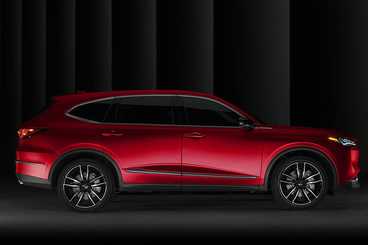 Nằm bên trong thân vỏ của Acura MDX là cơ sở gầm bệ hoàn toàn mới, được thiết kế nhằm mang đến "khả năng phản hồi vô lăng nhanh, cảm giác lái tinh tế và nội thất yên tĩnh hiếm có".