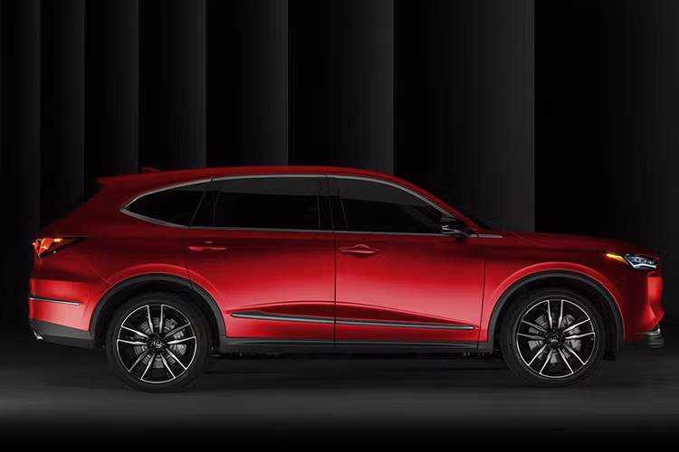 Nằm bên trong thân vỏ của Acura MDX là cơ sở gầm bệ hoàn toàn mới, được thiết kế nhằm mang đến "khả năng phản hồi vô lăng nhanh, cảm giác lái tinh tế và nội thất yên tĩnh hiếm có".