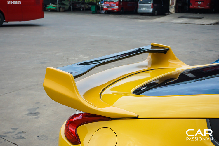 Chiếc 370Z thuộc sở hữu của một thành viên trong team chơi xe RS Turbo tại Bình Phước đã được nâng cấp với những chi tiết độ “khủng”. Chiếc xe được biết đến với những màn “đốt lốp” ấn tượng đã từng được thực hiện trong một số những chuyến đi như offline JDM Việt Nam lần thứ nhất tại Vũng Tàu,…