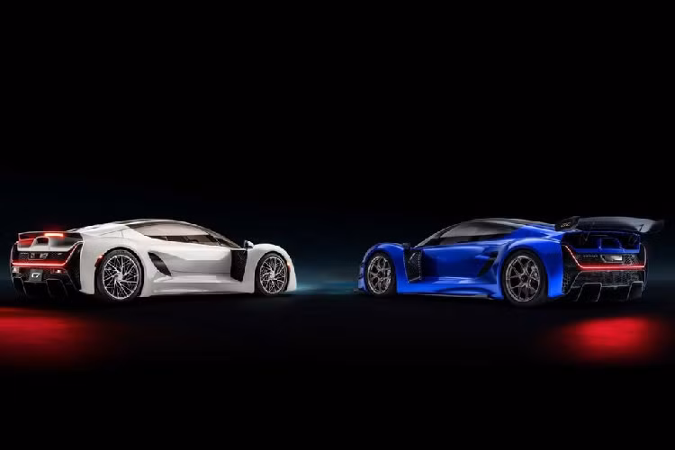 Czinger 21C hybrid mới có điểm gì chung với Ferrari 288 GTO và Chevy Corvette C8.R? Cả 3 chiếc xe đều trang bị khối động cơ V8 2,88 lít nhưng 21C sử dụng kiểu cấu hình động cơ V8 dạng phẳng. Được đặt tại khoang giữa, động cơ đốt trong này cùng với cặp tăng áp có vòng tua tối đa lên tới 11.000 vòng / phút, được liên kết với 1 hộp số tuần tự 7 cấp.