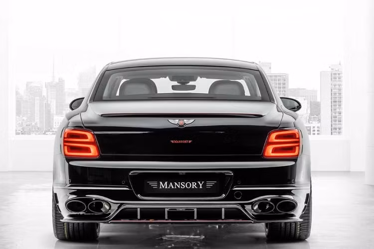 Trái với một số sản phẩm, Mansory Flying Spur 2020 đã thành công trong việc tạo nên một sản phẩm không sang trọng tới mức “lố bịch", đồng thời cũng không tẻ nhạt, tất cả mọi thứ đã dừng ở mức vừa vặn cho một chiếc xe hạng sang.