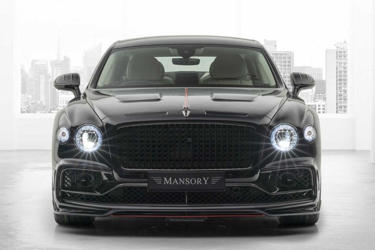 Bên cạnh đó, Bentley còn cung cấp một loạt các tùy chọn sang trọng cùng vô số vật liệu trang trí bằng da và gỗ bên trong khoang cabin. Tuy nhiên, hãng xe Anh Quốc dường như vẫn để lại những khoảng trống trong vẻ đẹp ngoại thất, và đó là nơi Mansory đã tạo nên sự khác biệt.