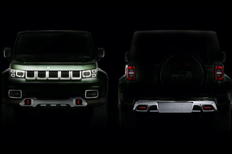 Thêm vào đó là cụm đèn sương mù được bao quanh bởi đèn LED định vị ban ngày hình vuông. Tấm ốp gầm màu bạc dày dặn, đi kèm 2 móc kéo màu đỏ cũng là điểm nhấn trên đầu xe. Bên sườn của BAIC BJ40 Tribute 2020 xuất hiện bộ vành 6 chấu kép bóng sáng và vỏ gương ngoại thất mạ crôm. Những điểm nhấn khác trong ngoại hình của xe bao gồm lốp dự phòng trên cửa cốp sau, cụm đèn hậu LED nằm dọc và tấm ốp bảo vệ gầm màu bạc. Tương tự trên đầu xe, tấm ốp bảo vệ gầm phía sau cũng tích hợp 2 móc kéo màu đỏ.