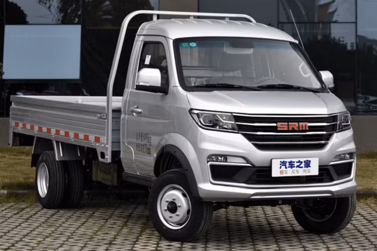 Thị trường nội địa Trung Quốc có tồn tại vô số thương hiệu mà nếu có lẽ là ngay đến một người dân địa phương cũng khó có thể nhớ hết. Một trong những thương hiệu nhỏ, ít tiếng tăm hơn như vậy chính là xe giá rẻ SRM. Nó là một thương hiệu con thuộc Brilliance Automotive (top 10 thương hiệu xe lớn nhất Trung Quốc).