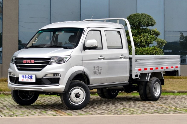 Giá xe SRM T30S/T32S chính là ưu điểm mạnh, khi có mức khởi điểm chỉ 48.800 nhân dân tệ (khoảng 162 triệu đồng) và dao động tới 51.800 nhân dân tệ (khoảng 172 triệu đồng). Đó là một cái giá “rất bèo” kể cả ở thị trường Trung Quốc, và trong phân khúc tương đương.