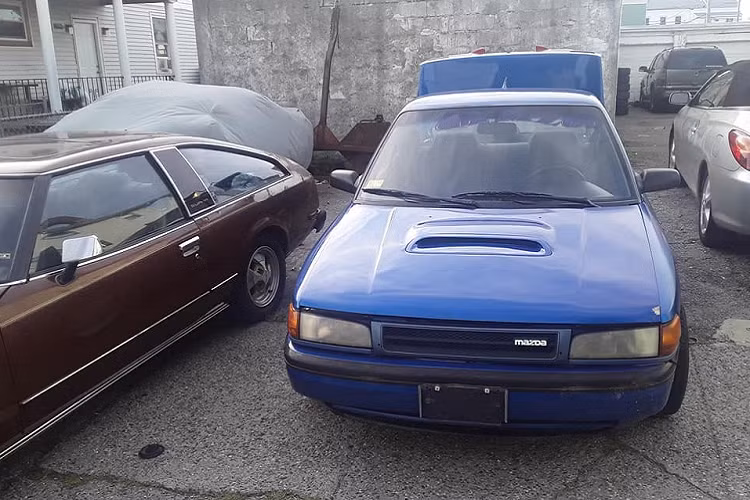 Kết lại, chiếc xe sedan Mazda Protege “rút gọn” này đang yêu cầu cái giá 2.200 USD (tương đương 51 triệu đồng), nhưng như đã đề cập ở trên, nó đã được rao bán gần một năm rồi. Rõ ràng là không ai muốn đánh liều tính mạng của họ để lái một chiếc xe như thế này,