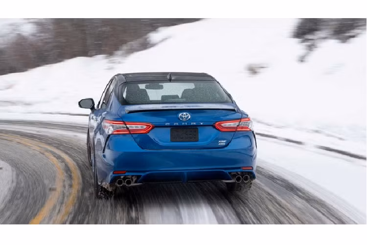 Mức giá xe Toyota Camry AWD 2020 chênh này cũng tương tự với các bản cao hơn, lần lượt gồm SE, XLE, XSE, và Nightshade tại thị trường Mỹ.