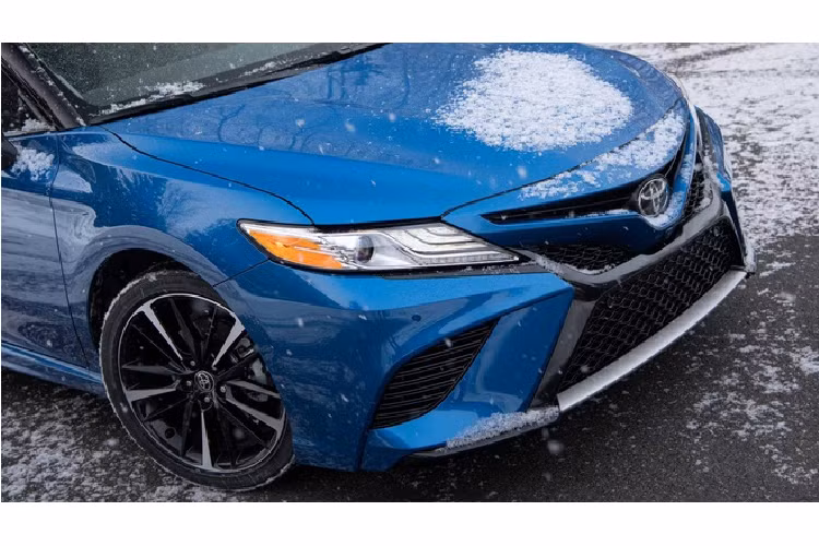 Mẫu xe sedan Toyota Camry AWD 2020 được giới thiệu từ đầu tháng 11 năm ngoái nhưng khi đó chưa có giá. Bản đời cao XSE khởi điểm từ 31.405 USD (khoảng hơn 428 triệu đồng) được trang bị nhiều tiện nghi hơn.