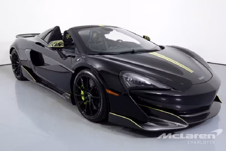 McLaren 600LT đặc biệt này cũng sử dụng động cơ tăng áp kép V8 3.8L sản sinh công suất 592 mã lực và mô-men xoắn cực đại 627Nm, cho phép siêu xe tăng tốc từ 0 - 96 km/h chỉ trong 2,8 giây. Chia sẻ về 600LT đặc biệt, Chủ tịch McLaren Bắc Mỹ nói: "McLaren 600LT Spider Segestria Borealis của MSO là một ví dụ về cách tiếp cận sáng tạo và có tầm nhìn đối với nghệ thuật của đội ngũ McLaren Special Operations."