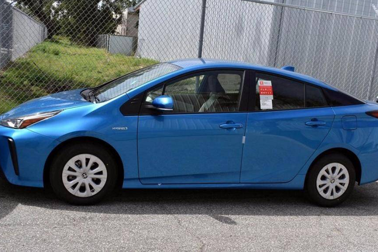 2. Toyota Prius L Eco 2021 - 4,2L/ 100km