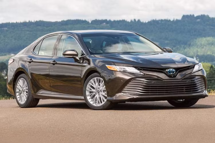 5. Toyota Camry Hybrid 2020 - 4,52L/ 100km