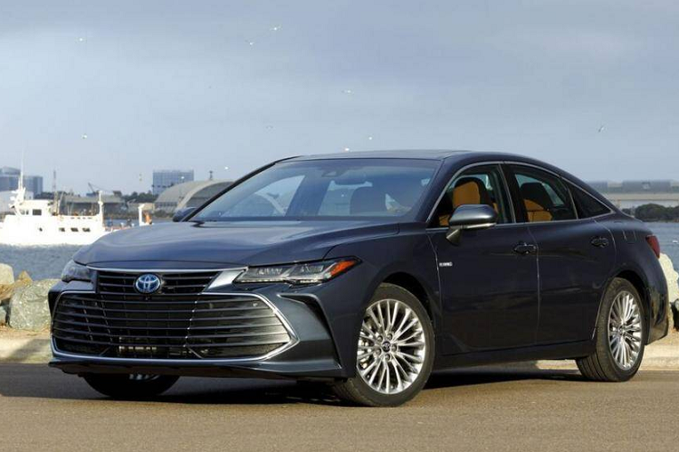9. Toyota Avalon Hybrid 2021 - 5,35L/ 100km