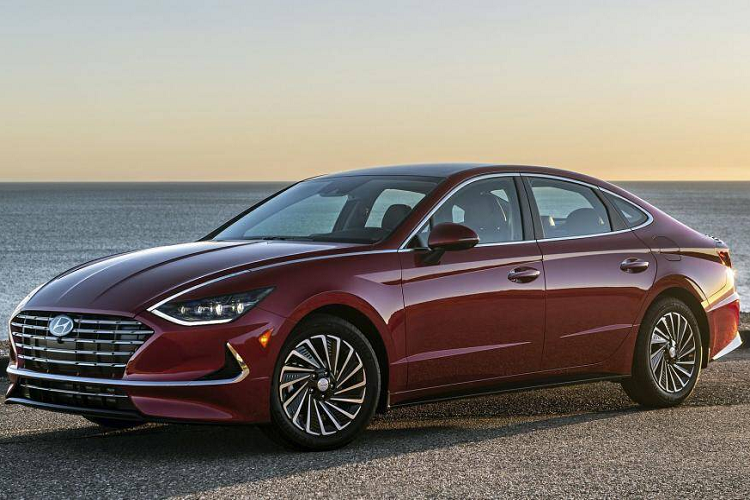 6. Hyundai Sonata Hybrid Blue 2021 - 4,52L/ 100km