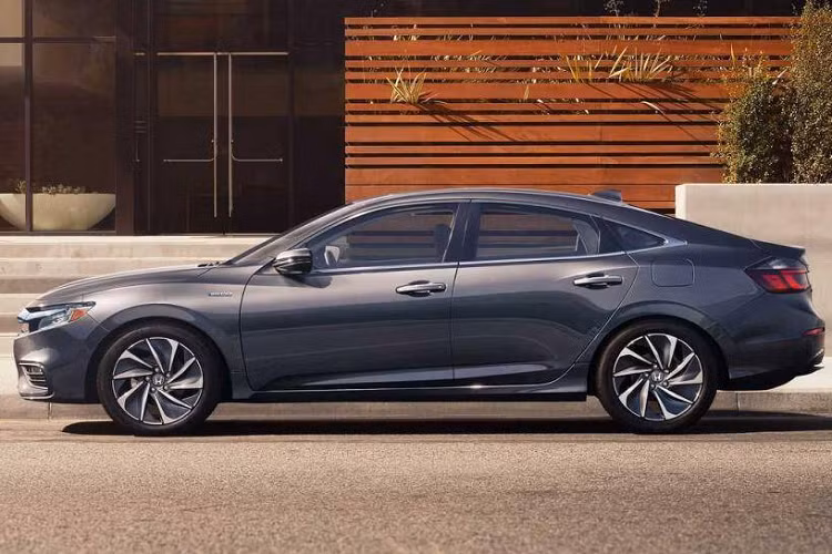 3. Honda Insight 2021 mới - 4,52L/ 100km