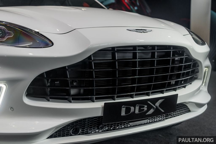 Aston Martin DBX là mẫu SUV đầu tiên của thương hiệu siêu xe Anh Quốc - Aston Martin. Trong khu vực Đông Nam Á, mẫu xe này đã được trình làng tại nhiều thị trường như Singapore, Thái Lan và mới đây nhất là Malaysia. Tại thị trường Việt Nam, mức giá xe dự đoán khoảng hơn 20 tỷ đồng.