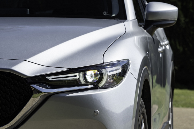 Phiên bản GT Sport cao nhất sẽ đi kèm 2 màn hình TFT hiển thị màu đặc biệt, vô-lăng cao cấp với phần viền trung tâm mạ chrome, hàng ghế trước có lỗ thông gió, hàng ghế sau có sưởi, mâm 19 inch sáng màu, đèn pha LED thích ứng, hệ thống cảnh báo tài xế mất tập trung, hỗ trợ phanh thông minh trong thành phố và camera 360 độ.