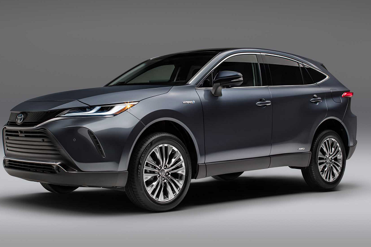 Phiên bản hybrid trang bị hệ dẫn động 2 cầu toàn thời gian tiêu chuẩn, bổ sung thêm mô tơ điện gắn trục sau 53 mã lực/121 Nm.