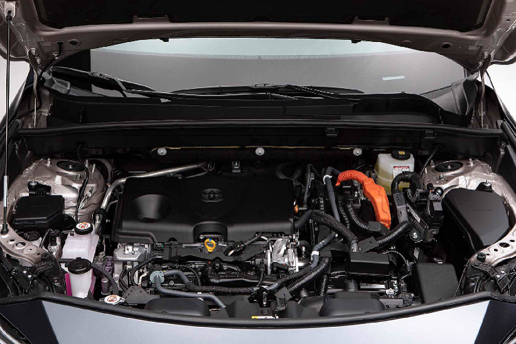 Bộ bodykit cho Toyota Venza 2021 khiến chiếc xe khá giống một phiên bản to hơn của chiếc hatchback hiệu suất GR Yaris 2020. Ở mặt trước, Venza 2021 được trang bị cản trước hầm hố bên dưới các hốc gió, kết hợp với lưới tản nhiệt màu đen khiến khuôn mặt chiếc SUV trở nên thể thao hơn. Đặc biệt nắp capo của Venza 2021 được thiết kế khe hút gió đặt ngược táo bạo.