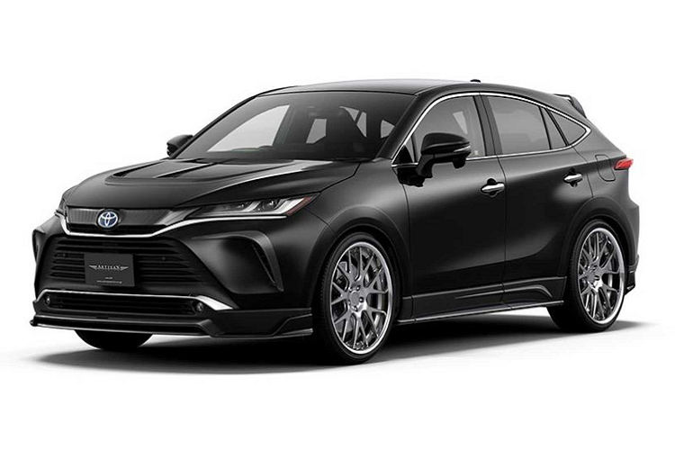 Mẫu xe Toyota Venza (hay còn gọi là Toyota Harrier) vừa được hãng xe Nhật công bố thế hệ mới sau 5 năm im hơi lặng tiếng. Chính sự trở lại bất ngờ này đã vô tình thêm vào danh mục đầu tư của các hãng độ một cái tên vô cùng hấp dẫn. Trong đó, sự hấp dẫn trong lần trở lại này của Venza nằm ở thiết kế lẫn công nghệ.