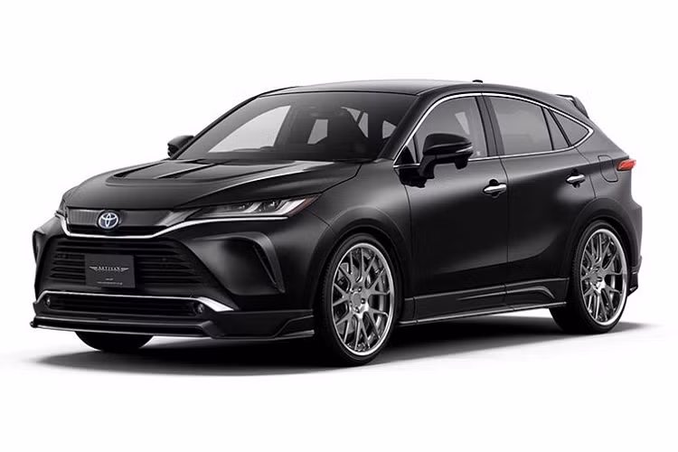 Mẫu xe Toyota Venza (hay còn gọi là Toyota Harrier) vừa được hãng xe Nhật công bố thế hệ mới sau 5 năm im hơi lặng tiếng. Chính sự trở lại bất ngờ này đã vô tình thêm vào danh mục đầu tư của các hãng độ một cái tên vô cùng hấp dẫn. Trong đó, sự hấp dẫn trong lần trở lại này của Venza nằm ở thiết kế lẫn công nghệ.