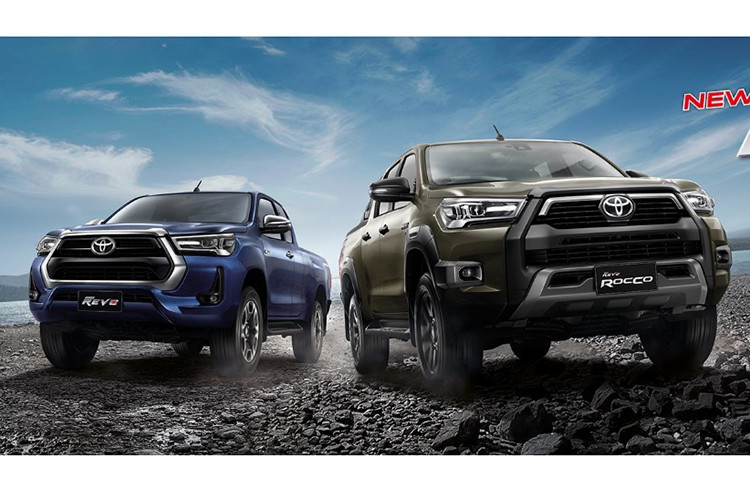 Tại thị trường Thái Lan, Toyota Hilux thế hệ mới có 3 cấu hình thân xe là Standard, Smart Cab và Double Cab. Giá xe Toyota Hilux 2021 dao động trong khoảng từ 577.000 - 1.239.000 Baht (khoảng 425 - 914 triệu đồng). Khi mua Toyota Hilux mới, khách hàng có thể chọn 1 trong 3 màu sơn ngoại thất mới là đỏ Emotional Red II, nâu Oxide Bronze và xanh dương Dark Blue.