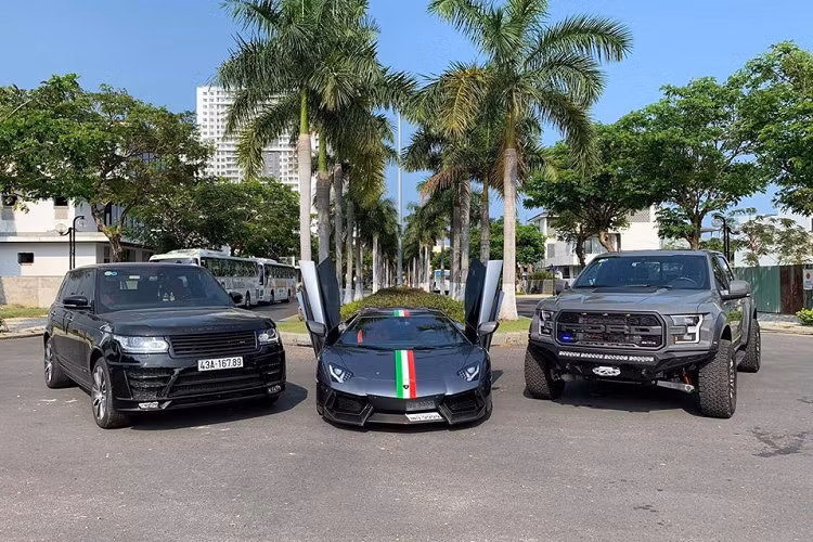 Siêu xe McLaren 720S Spider mới về Việt Nam vẫn được trang bị khối động cơ xăng V8, tăng áp kép, dung tích 4.0 lít, sản sinh công suất tối đa 710 mã lực và mô-men xoắn cực đại 769 Nm. Sức mạnh được truyền tới bánh thông qua hộp số tự động tuần tự 7 cấp, nhờ đó, phiên bản mui trần của McLaren 720S có khả năng tăng tốc từ vị trí xuất phát lên 100 km/h trong thời gian 2,9 giây.