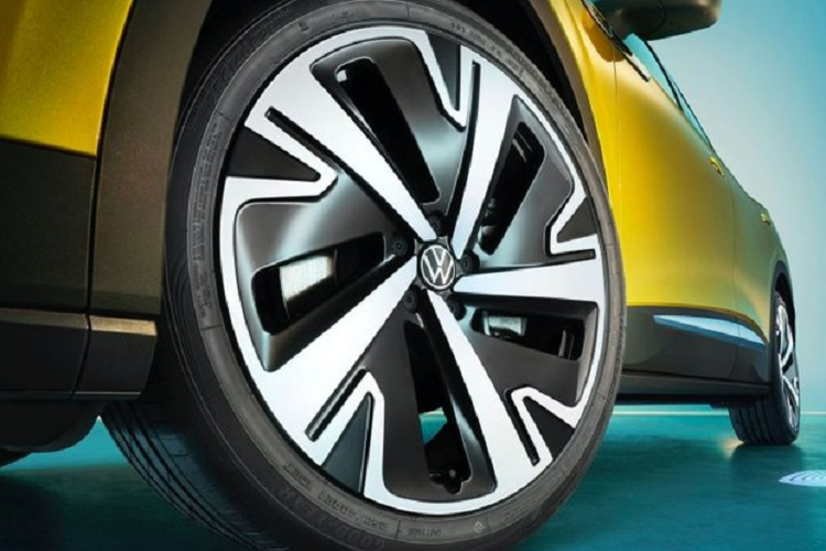 Ngoài ra, chất liệu bọc ghế trên ID.4 X cũng có màu sắc và hoa văn khác nhau. Mặt khác, các rang bị như màn hình giải trí cảm ứng 12 inch, kiểu dáng ghế ngồi và cửa sổ trời không có gì khác biệt.