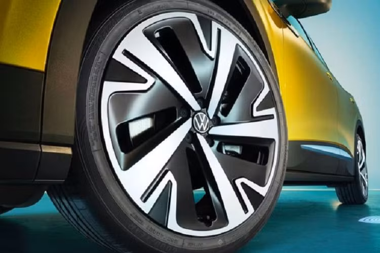 Ngoài ra, chất liệu bọc ghế trên ID.4 X cũng có màu sắc và hoa văn khác nhau. Mặt khác, các rang bị như màn hình giải trí cảm ứng 12 inch, kiểu dáng ghế ngồi và cửa sổ trời không có gì khác biệt.