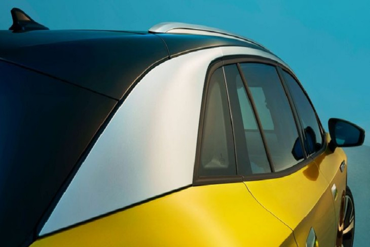 Bên trong khoang lái, nội thất của của ID.4 X cũng có một số chi tiết nhằm tạo sự khác biệt so với ID.4 thị trường toàn cầu như các chi tiết ốp bên trong sẽ có màu đen mờ thay vì đen bóng, bảng điều khiển trung tâm có thêm đế sạc không dây đi kèm một hộc để có thay vì hộc để cốc đôi như trên ID.4 và ID.4 Crozz.