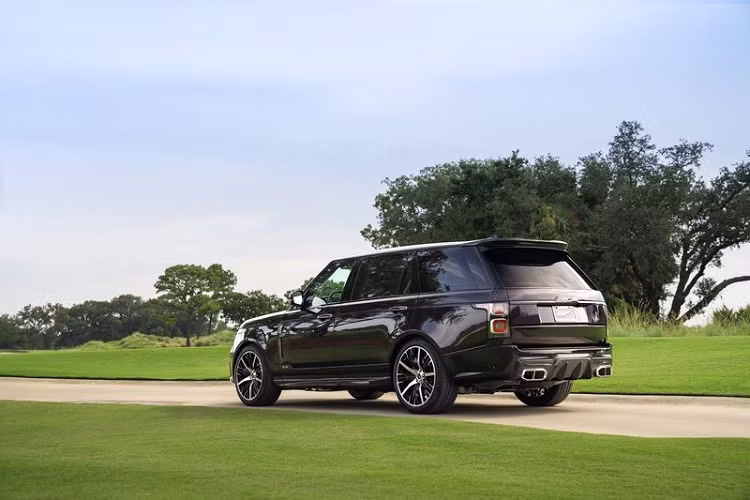 Giá xe Range Rover Sandringham Edition là 315.000 USD (khoảng 7,29 tỷ đồng) và chỉ có đúng 5 chiếc được sản xuất, chưa gồm thuế. Nó đắt hơn đáng kể so với Range Rover Autobiography nhưng với những gì khách hàng nhận được thì con số đó hoàn toàn xứng đáng.
