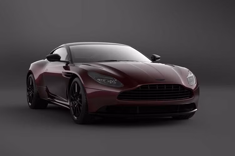 Theo kế hoạch, xe sẽ được sản xuất với số lượng giới hạn chỉ 300 chiếc, trong 2 dạng biến thể Coupe và Volante (mui trần). Hiện tại, phiên bản này đã mở cửa đặt hàng tại Mỹ, giá xe Aston Martin DB11 V8 2021 khởi điểm từ 222.600 USD (khoảng 5,17 tỷ đồng) trong khi con số ấy sẽ là 256.900 USD (khoảng 5,97 tỷ đồng) tại Canada.