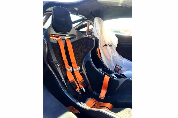 Hiện chưa rõ giá xe McLaren 765LT bao nhiêu khi về Việt Nam, chỉ biết rằng, tại thị trường Mỹ, siêu xe bản giới hạn McLaren 765LT được chào bán khoảng 358.000 đô la, tương đương 8,26 tỷ đồng. Mức giá bán siêu xe McLaren 765LT cao hơn 50.000 đô la so với giá xe McLaren 720S tại Mỹ. Còn giá xe McLaren 720S tại Việt Nam trên 21 tỷ đồng.