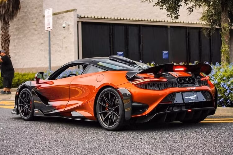 Trong cách đặt tên truyền thống này, rất dễ nhận ra dụng ý của con số 765 chính là số lượng siêu xe McLaren 765LT được sản xuất trên toàn thế giới. Còn hai chữ LT là viết tắt của Long Tail. Hiện không rõ là có đại gia Việt nào đã đủ máu để lên kế hoạch mang về nước 1 trong 765 chiếc siêu xe McLaren 765LT được sản xuất hay không nhưng chắc chắn các đại gia Malaysia đã có suất mua siêu xe giới hạn McLaren 765LT.